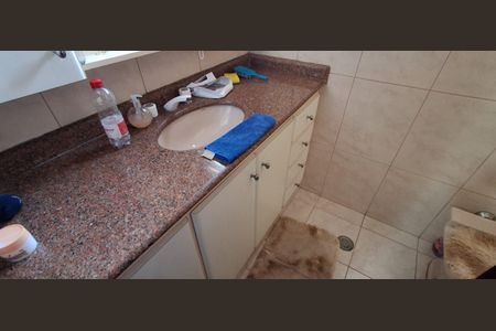 Casa à venda com 225m², 3 quartos e 2 vagasBanheiro Suíte 