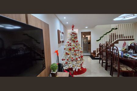 Casa à venda com 225m², 3 quartos e 2 vagasSala