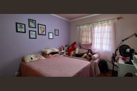 Casa à venda com 225m², 3 quartos e 2 vagasQuarto 