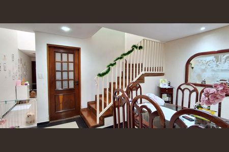 Casa à venda com 225m², 3 quartos e 2 vagasSala