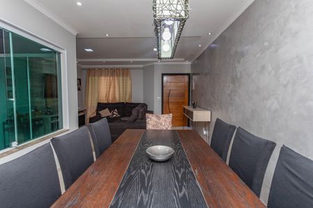 Casa à venda com 170m², 3 quartos e 4 vagasSala