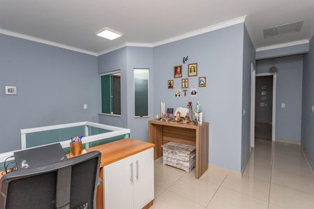 Casa à venda com 170m², 3 quartos e 4 vagasEscritório