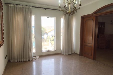 Casa à venda com 530m², 4 quartos e 6 vagasSala