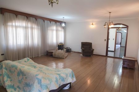 Casa à venda com 530m², 4 quartos e 6 vagasSala