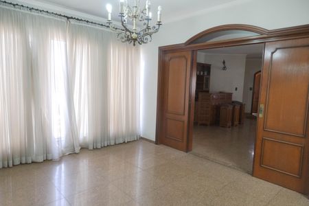 Casa à venda com 530m², 4 quartos e 6 vagasSala