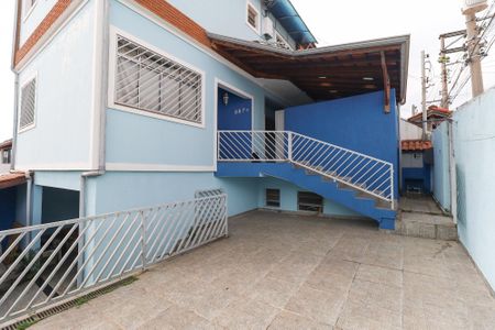 Casa à venda com 140m², 3 quartos e 4 vagas Casa à venda com 140m², 3 quartos e 4 vagasQuintal