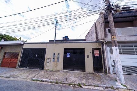 Casa para alugar com 40m², 1 quarto e 1 vaga Casa para alugar com 40m², 1 quarto e 1 vagaFachada