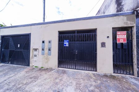 Casa para alugar com 40m², 1 quarto e 1 vaga Casa para alugar com 40m², 1 quarto e 1 vagaFachada