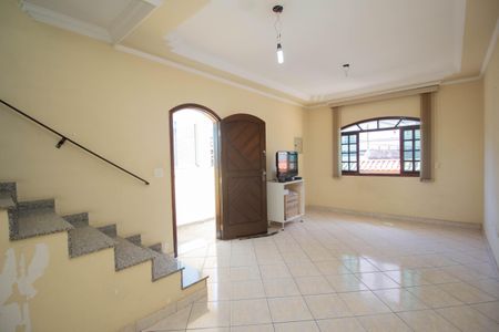 Casa à venda com 167m², 4 quartos e 4 vagas Casa à venda com 167m², 4 quartos e 4 vagasSala