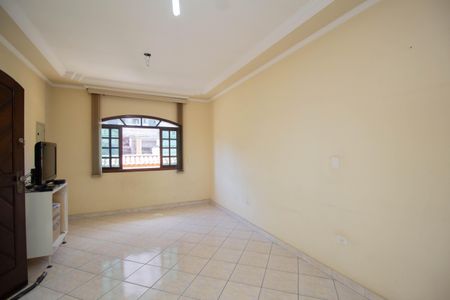 Casa à venda com 167m², 4 quartos e 4 vagas Casa à venda com 167m², 4 quartos e 4 vagasSala