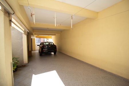 Casa à venda com 167m², 4 quartos e 4 vagas Casa à venda com 167m², 4 quartos e 4 vagasGaragem