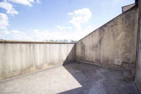 Casa à venda com 167m², 4 quartos e 4 vagas Casa à venda com 167m², 4 quartos e 4 vagasTerraço