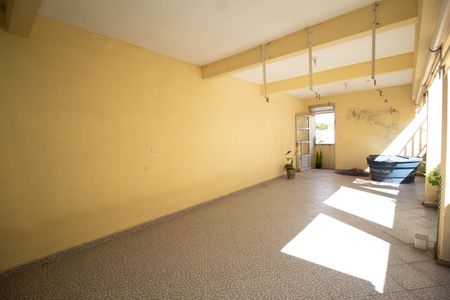 Casa à venda com 167m², 4 quartos e 4 vagas Casa à venda com 167m², 4 quartos e 4 vagasGaragem