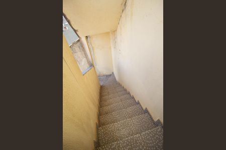 Casa à venda com 167m², 4 quartos e 4 vagas Casa à venda com 167m², 4 quartos e 4 vagasEscada