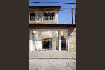 Casa à venda com 167m², 4 quartos e 4 vagas Casa à venda com 167m², 4 quartos e 4 vagasFachada