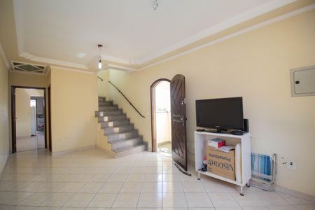 Casa à venda com 167m², 4 quartos e 4 vagas Casa à venda com 167m², 4 quartos e 4 vagasSala