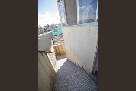 Casa à venda com 167m², 4 quartos e 4 vagas Casa à venda com 167m², 4 quartos e 4 vagasEscada