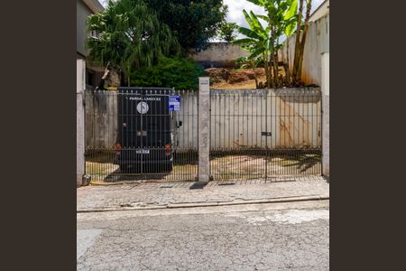 Casa à venda com 250m², 1 quarto e 2 vagas Casa à venda com 250m², 1 quarto e 2 vagasFachada