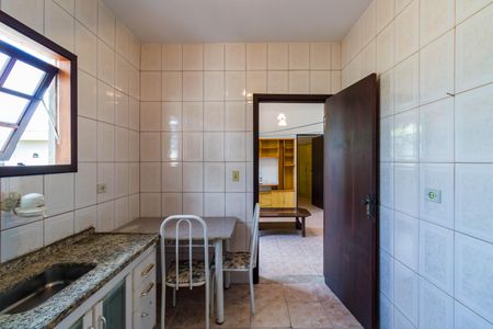 Casa à venda com 250m², 1 quarto e 2 vagas Casa à venda com 250m², 1 quarto e 2 vagasCozinha