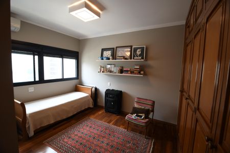 Apartamento à venda com 306m², 4 quartos e 3 vagasQuarto 2 - Suíte