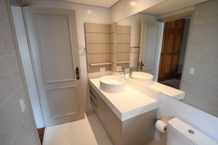 Apartamento à venda com 306m², 4 quartos e 3 vagasBanheiro 3