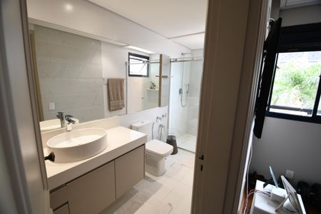 Apartamento à venda com 306m², 4 quartos e 3 vagasBanheiro 4