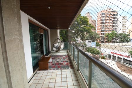 Apartamento à venda com 306m², 4 quartos e 3 vagasSala - Sacada