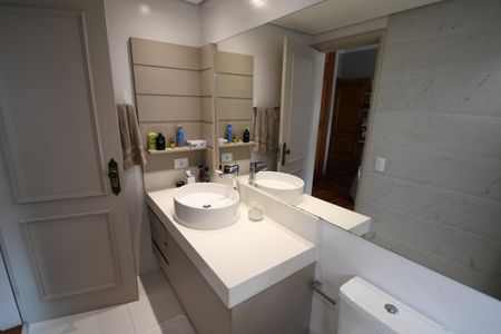 Apartamento à venda com 306m², 4 quartos e 3 vagasBanheiro 4