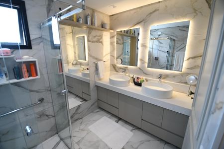 Apartamento à venda com 306m², 4 quartos e 3 vagasBanheiro 1