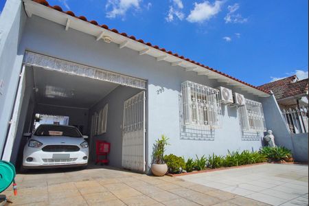 Casa à venda com 250m², 3 quartos e 2 vagasFachada