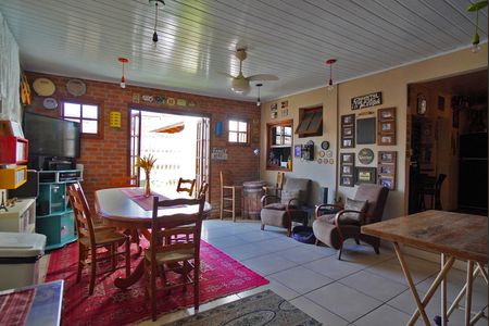 Casa à venda com 250m², 3 quartos e 2 vagasÁrea Churrasqueira