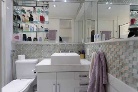 Apartamento à venda com 230m², 3 quartos e 2 vagasBanheiro Suite 2
