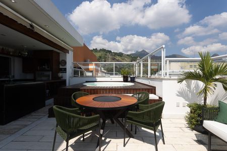 Apartamento à venda com 230m², 3 quartos e 2 vagasCObertura