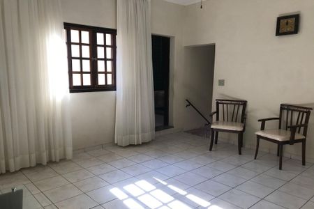 Casa à venda com 129m², 3 quartos e 2 vagas