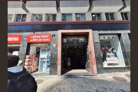 Apartamento à venda com 30m², 1 quarto e sem vaga Apartamento à venda com 30m², 1 quarto e sem vagaFachada