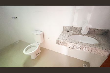 Casa à venda com 106m², 3 quartos e 3 vagas Casa à venda com 106m², 3 quartos e 3 vagasBanheiro