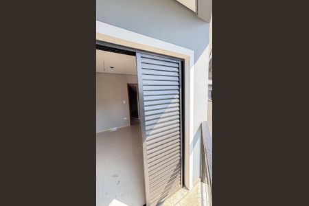 Casa à venda com 106m², 3 quartos e 3 vagas Casa à venda com 106m², 3 quartos e 3 vagasVaranda da Suíte