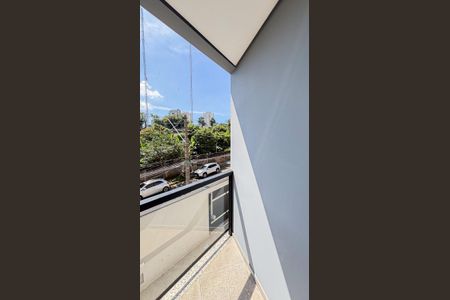 Casa à venda com 106m², 3 quartos e 3 vagas Casa à venda com 106m², 3 quartos e 3 vagasQuarto 2 Varanda