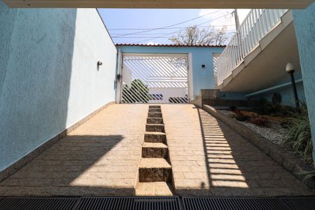 Casa à venda com 326m², 4 quartos e 8 vagasEntrada da garagem