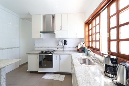 Casa à venda com 326m², 4 quartos e 8 vagasCozinha