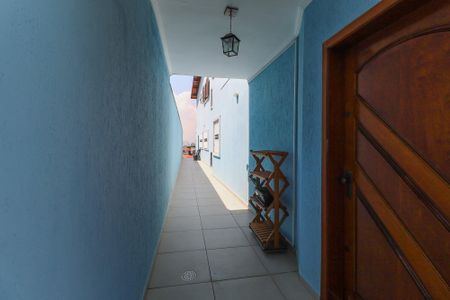 Casa à venda com 326m², 4 quartos e 8 vagasCorredor da entrada