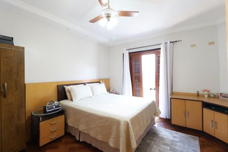 Casa à venda com 326m², 4 quartos e 8 vagasSuíte