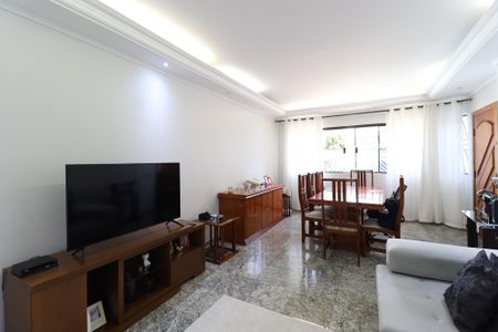 Casa à venda com 326m², 4 quartos e 8 vagasSala