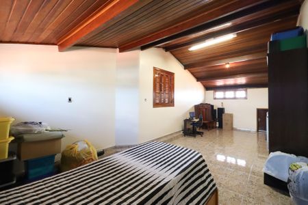 Casa à venda com 326m², 4 quartos e 8 vagasSótão