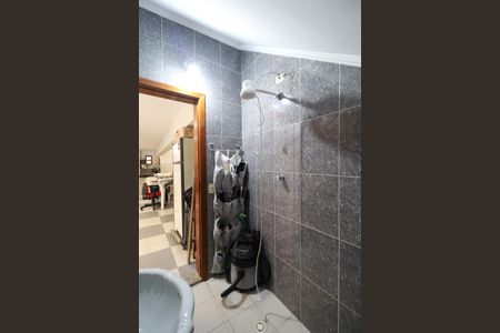 Casa à venda com 326m², 4 quartos e 8 vagasBanheiro da garagem