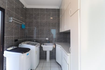 Casa à venda com 326m², 4 quartos e 8 vagasÁrea de serviço