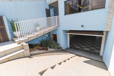 Casa à venda com 326m², 4 quartos e 8 vagasEntrada