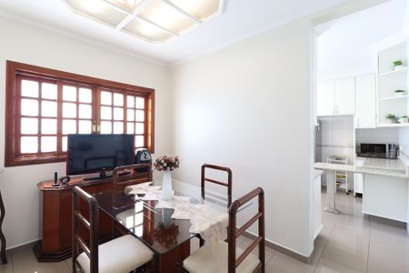 Casa à venda com 326m², 4 quartos e 8 vagasSala de jantar