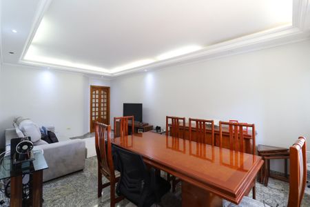 Casa à venda com 326m², 4 quartos e 8 vagasSala