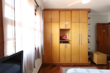 Casa à venda com 326m², 4 quartos e 8 vagasQuarto 2